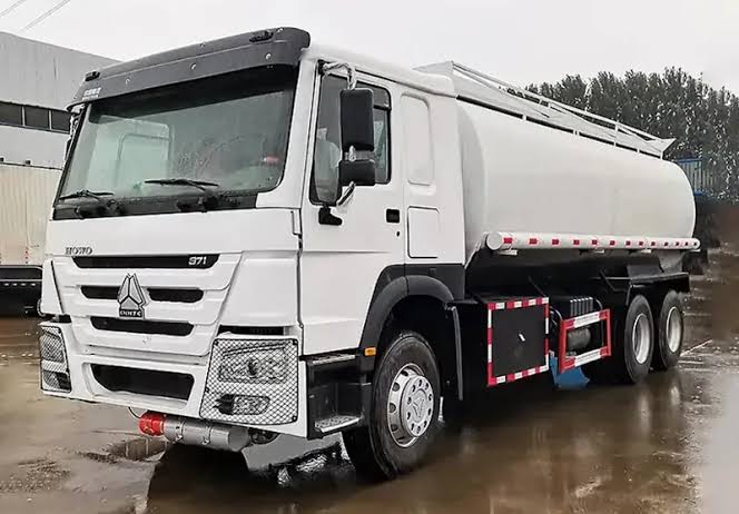 Petrol tanker as depiction image